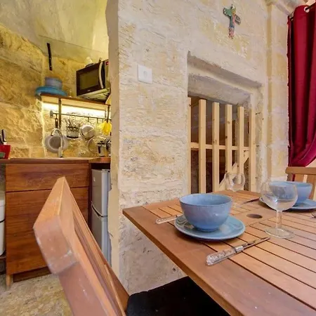 Quaint Townhouse In Apartment Cospicua