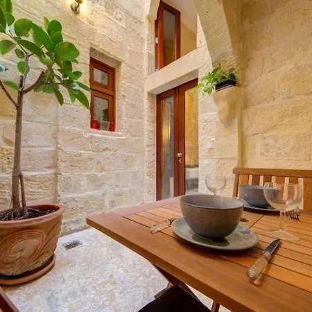 Beautiful Townhouse In The Three Cities Διαμέρισμα