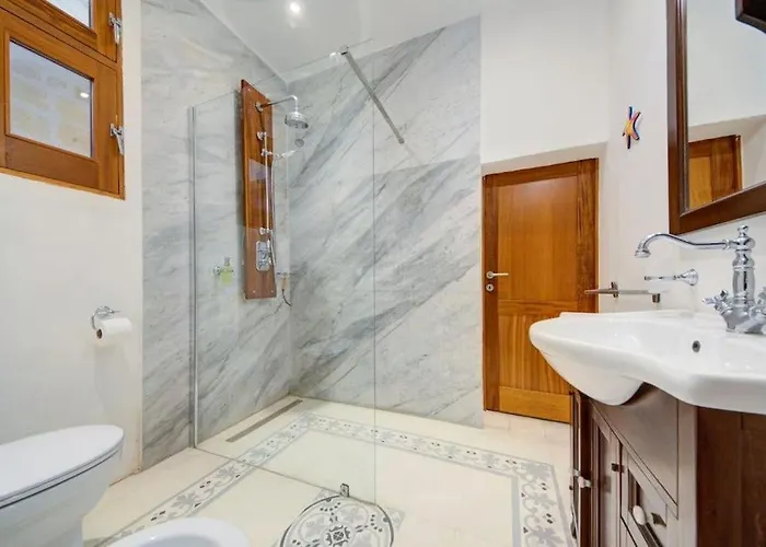 Quaint Townhouse In 아파트