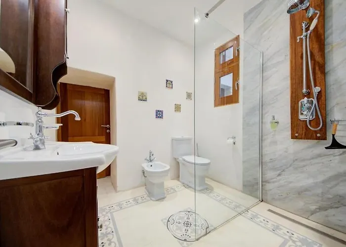 Quaint Townhouse In Apartament *