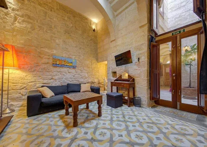 아파트 Quaint Townhouse In *